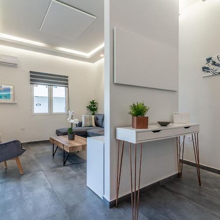 Misty Grey Apartment Near City Centre Ираклион Экстерьер фото