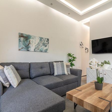 Misty Grey Apartment Near City Centre Ираклион Экстерьер фото