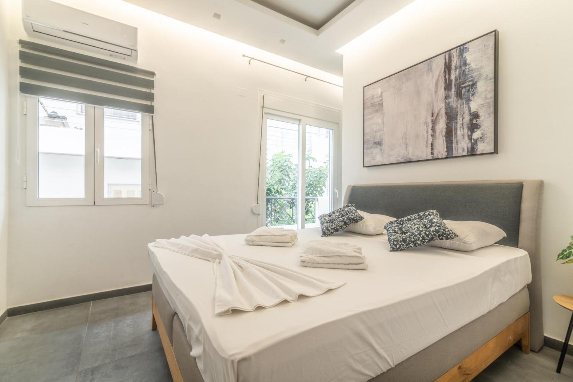Misty Grey Apartment Near City Centre Ираклион Экстерьер фото
