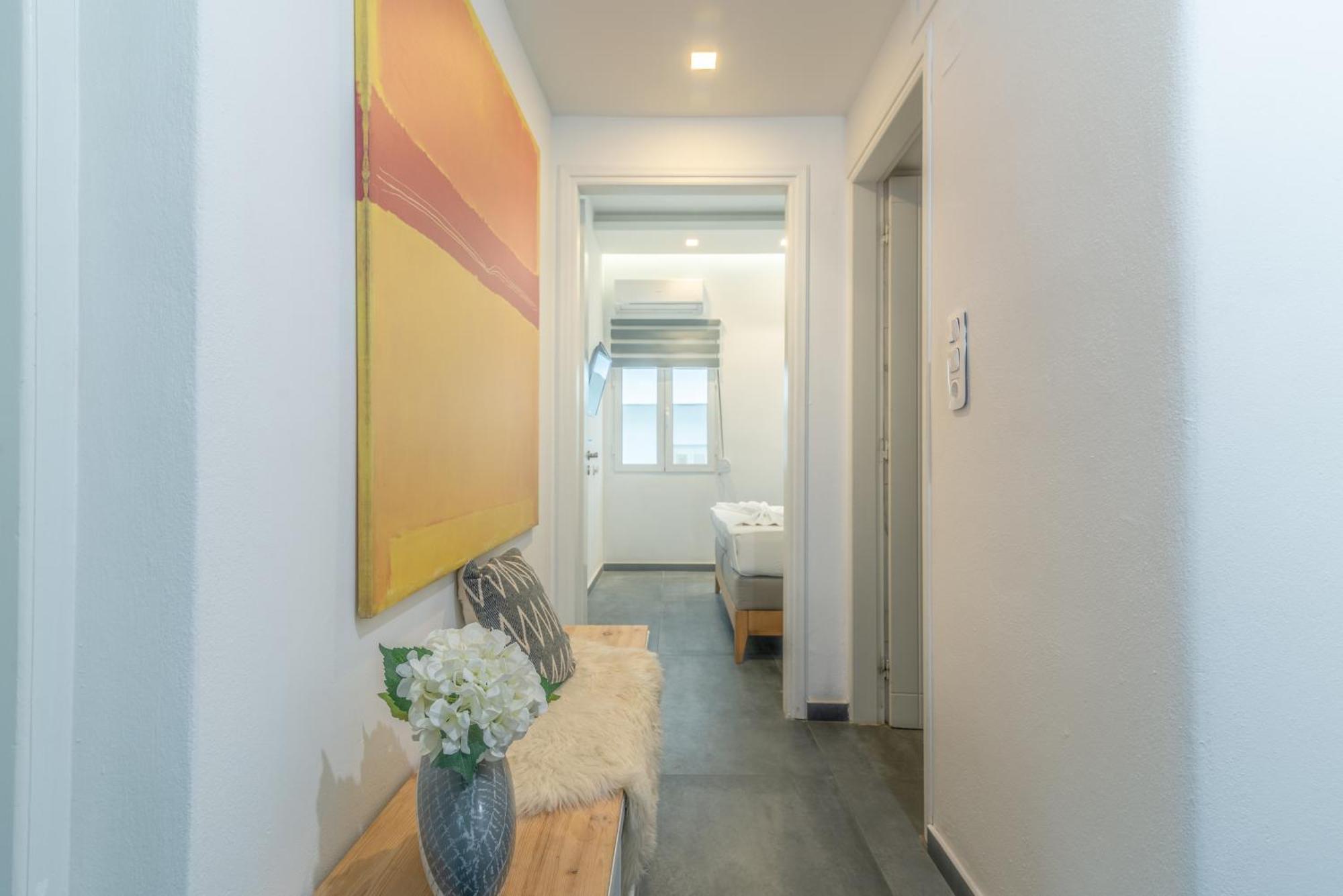 Misty Grey Apartment Near City Centre Ираклион Экстерьер фото