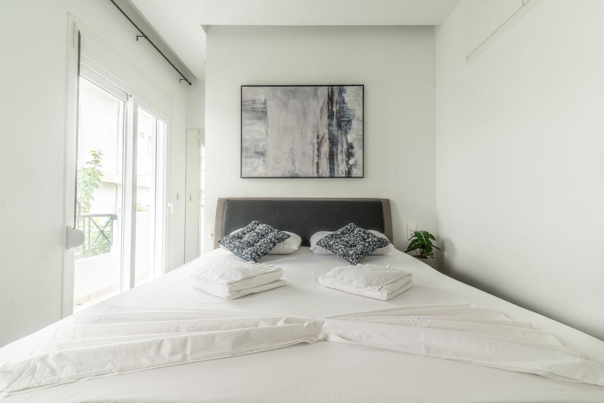 Misty Grey Apartment Near City Centre Ираклион Экстерьер фото