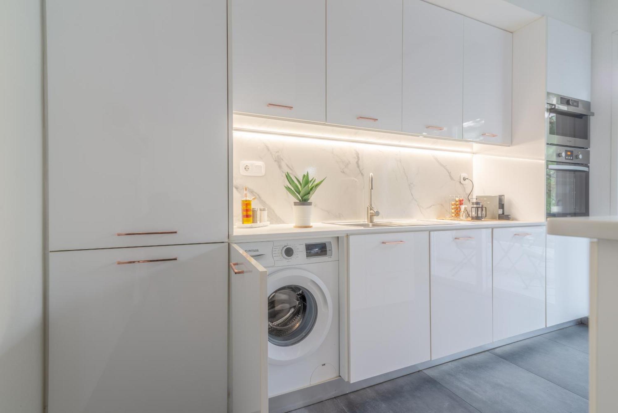 Misty Grey Apartment Near City Centre Ираклион Экстерьер фото