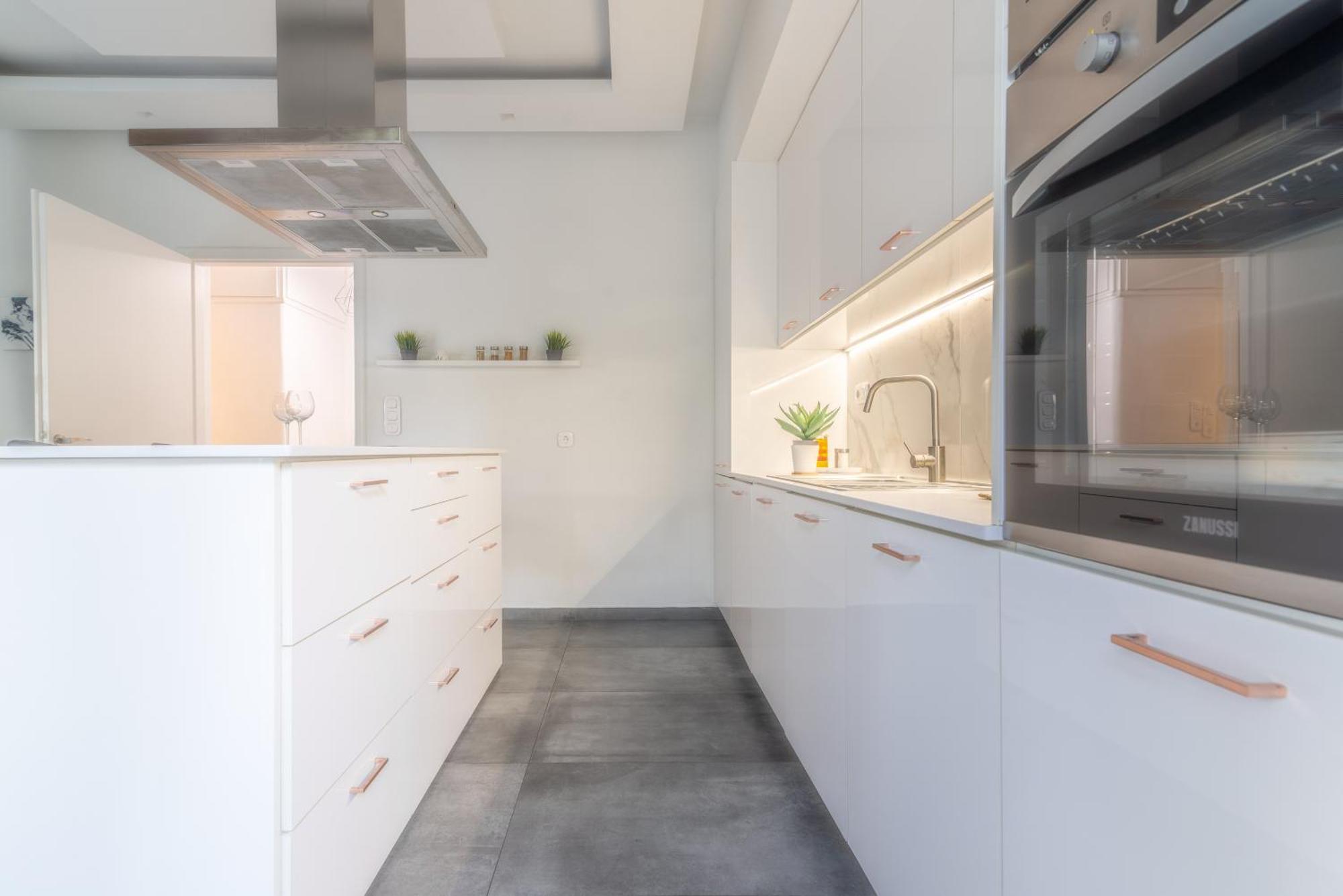 Misty Grey Apartment Near City Centre Ираклион Экстерьер фото