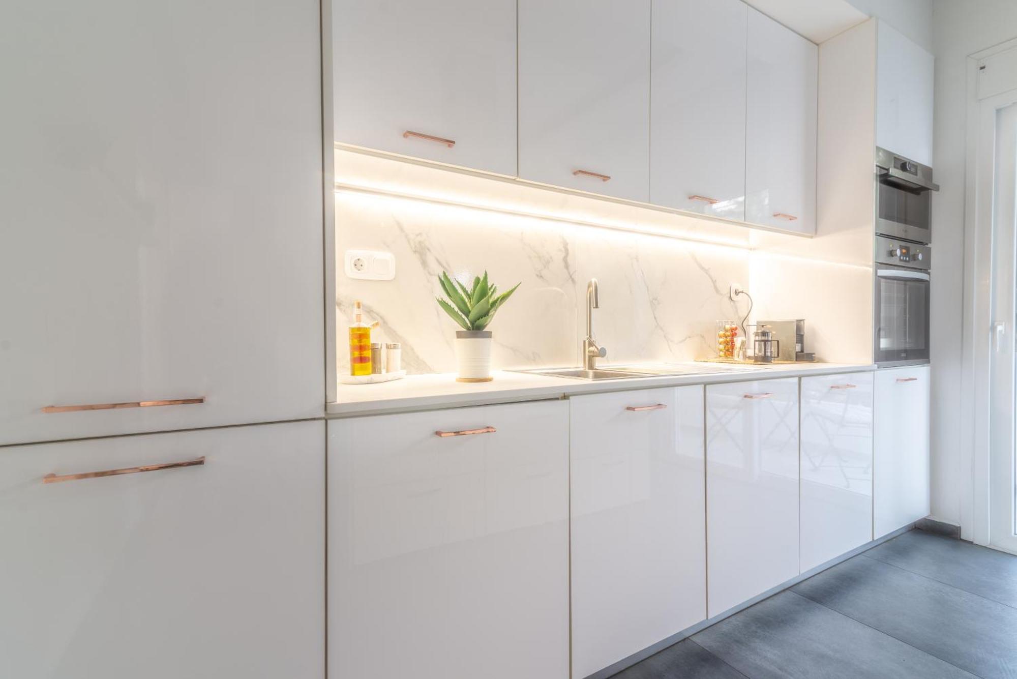 Misty Grey Apartment Near City Centre Ираклион Экстерьер фото
