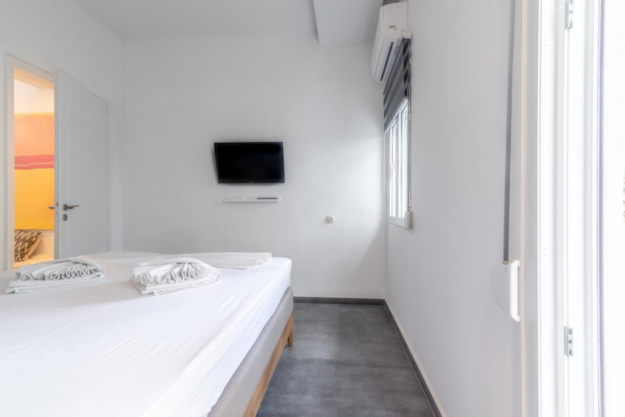 Misty Grey Apartment Near City Centre Ираклион Экстерьер фото